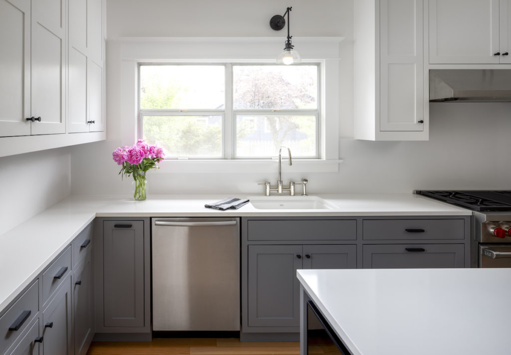 Minimalist bungalow kitchen - Introspecs